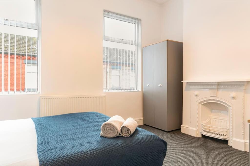 3-Bedroom Home In Liverpool L15 With Free Parking المظهر الخارجي الصورة