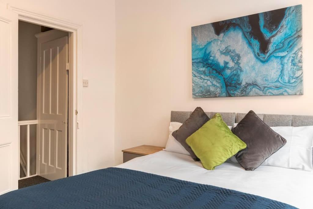 3-Bedroom Home In Liverpool L15 With Free Parking المظهر الخارجي الصورة