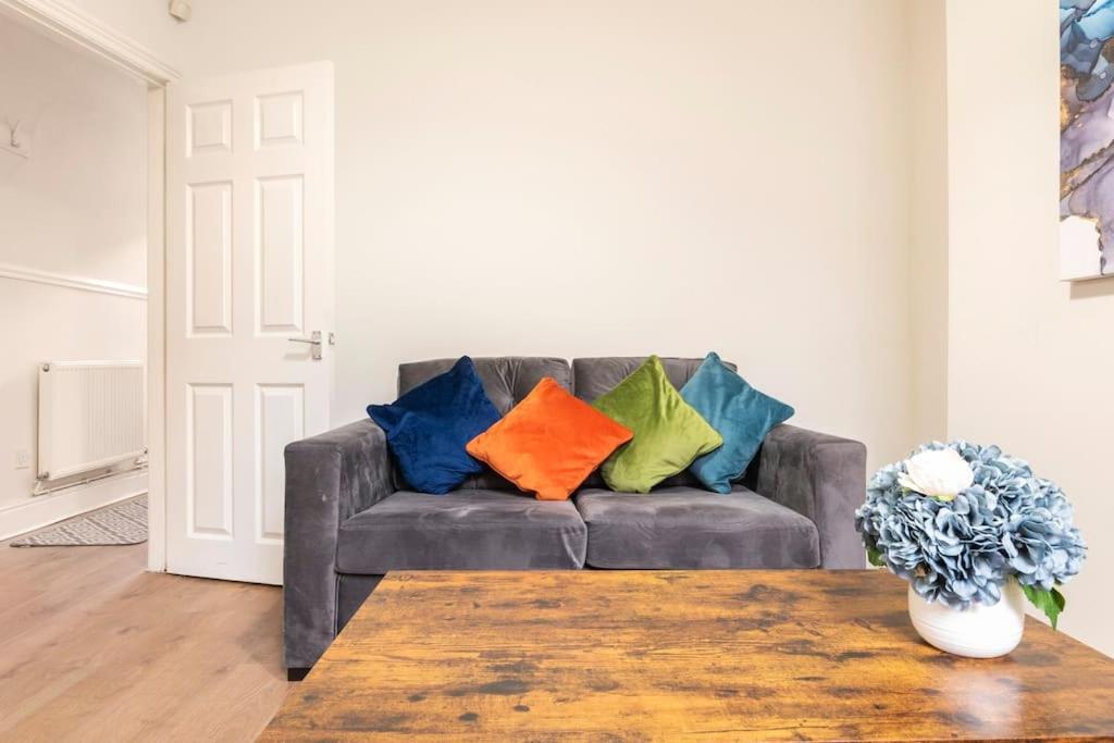 3-Bedroom Home In Liverpool L15 With Free Parking المظهر الخارجي الصورة